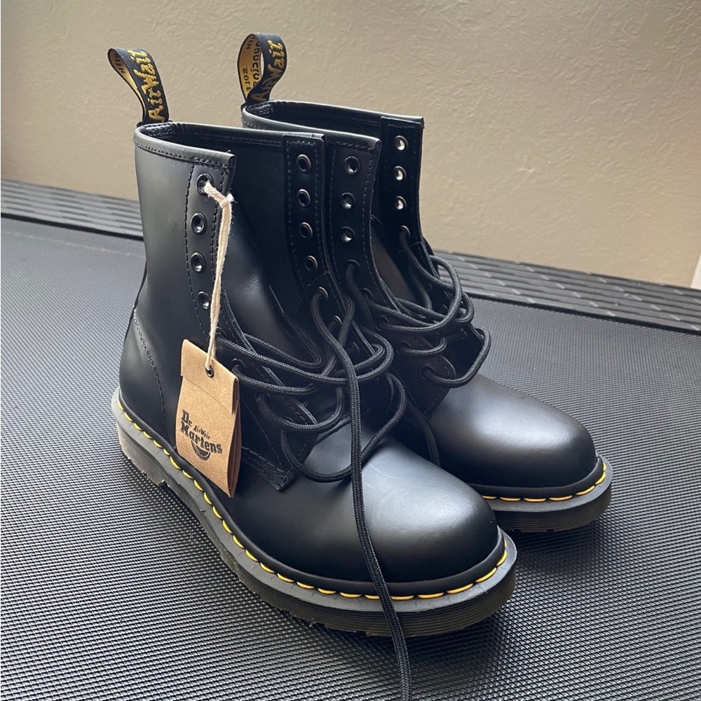 ❌SOLD‼️Dr Martens Smooth Leather 7 new with tags
